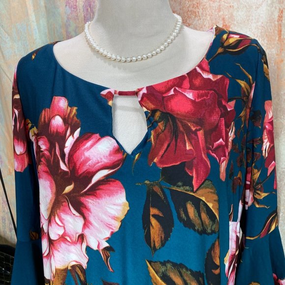 New 📌Roz & Ali  Beautiful Floral Design Dress with Bell Sleeves - Picture 3 of 13